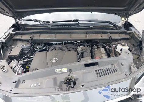 2021 Toyota Highlander Xle z USA, uszkodzony, nr VIN 5TDGZRBH8MS536726